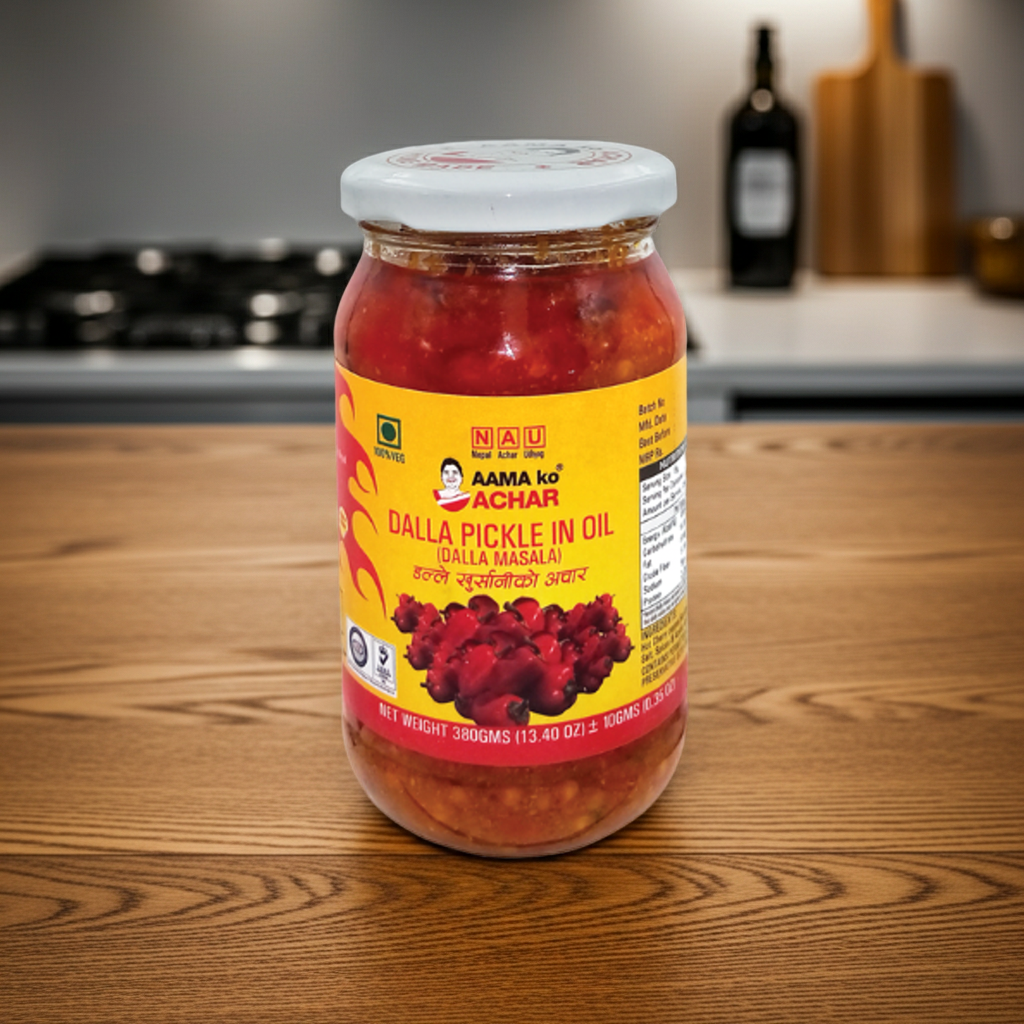 Aama Ko Achar Dalla Pickle in Oil (Ardei iute de cireșe) 380g