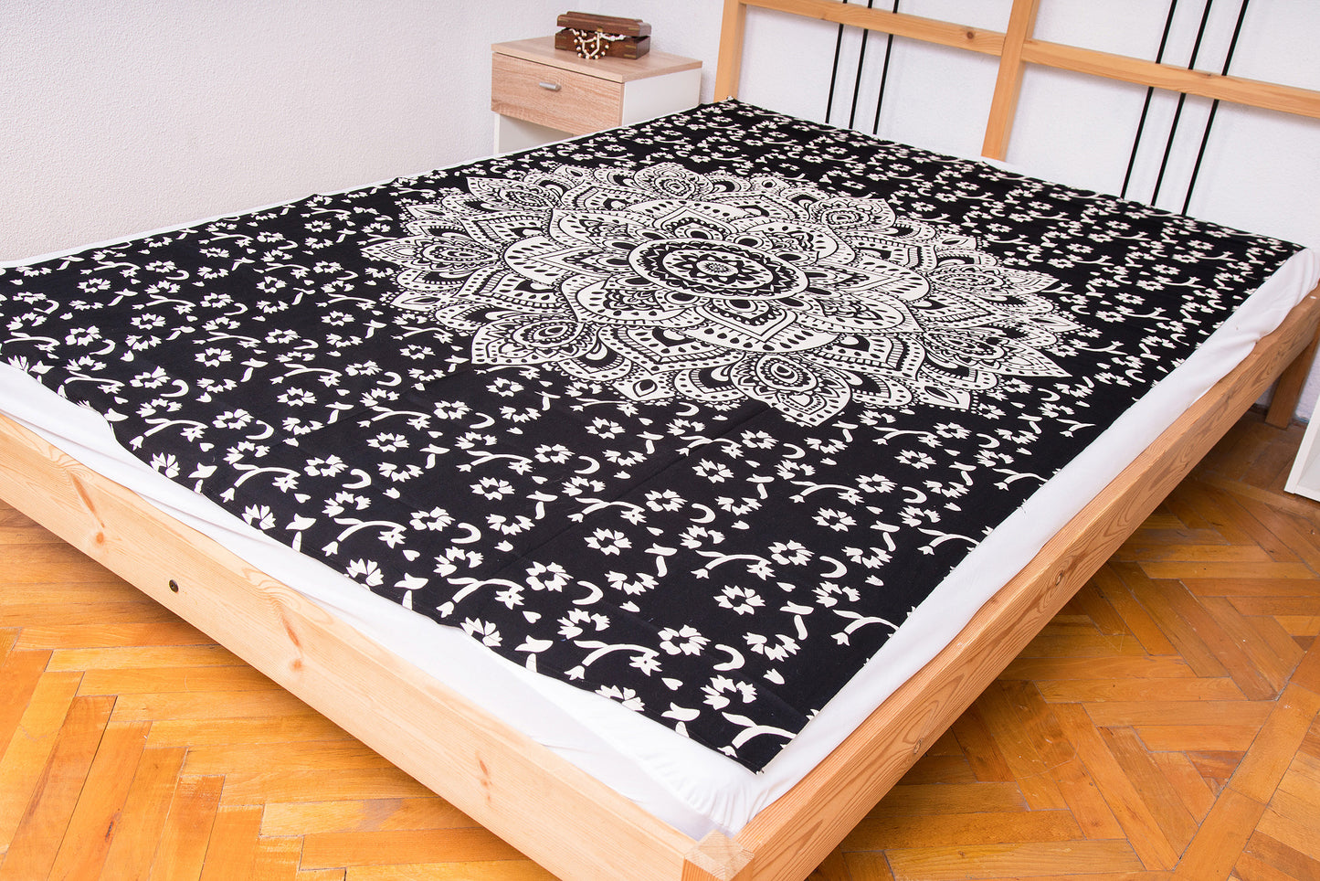 White single duvet cover with black lotus flower(Cuvertura single alb cu negru floare de lotus)200cmX160cm