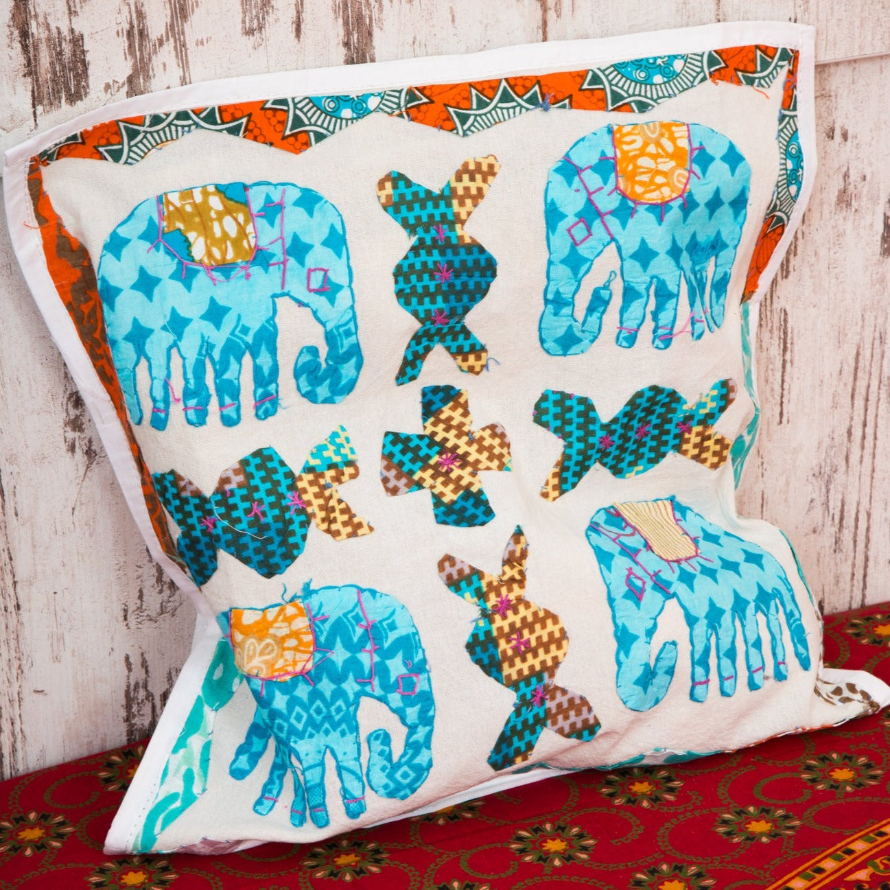 White pillowcase with elephants( Fata de perna alba cu elefanti) 42cmX40cm